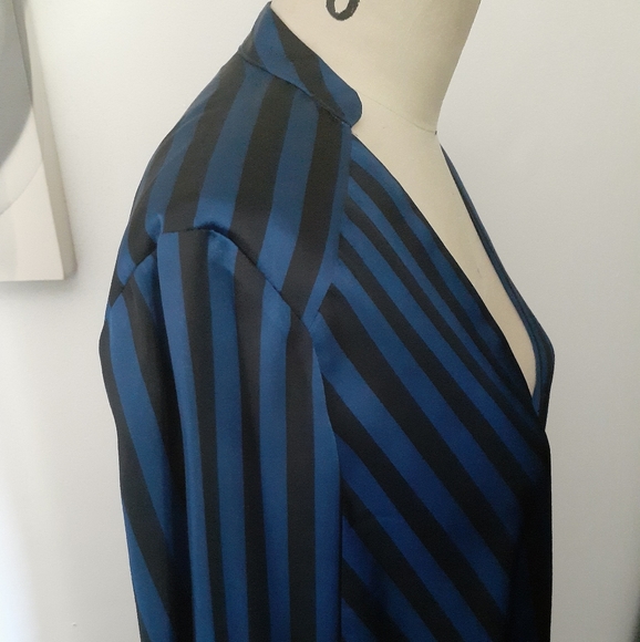 Vince Camuto Blouse - Picture 3 of 7